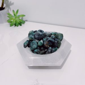 Emerald 2-3cm Tumbled Stones